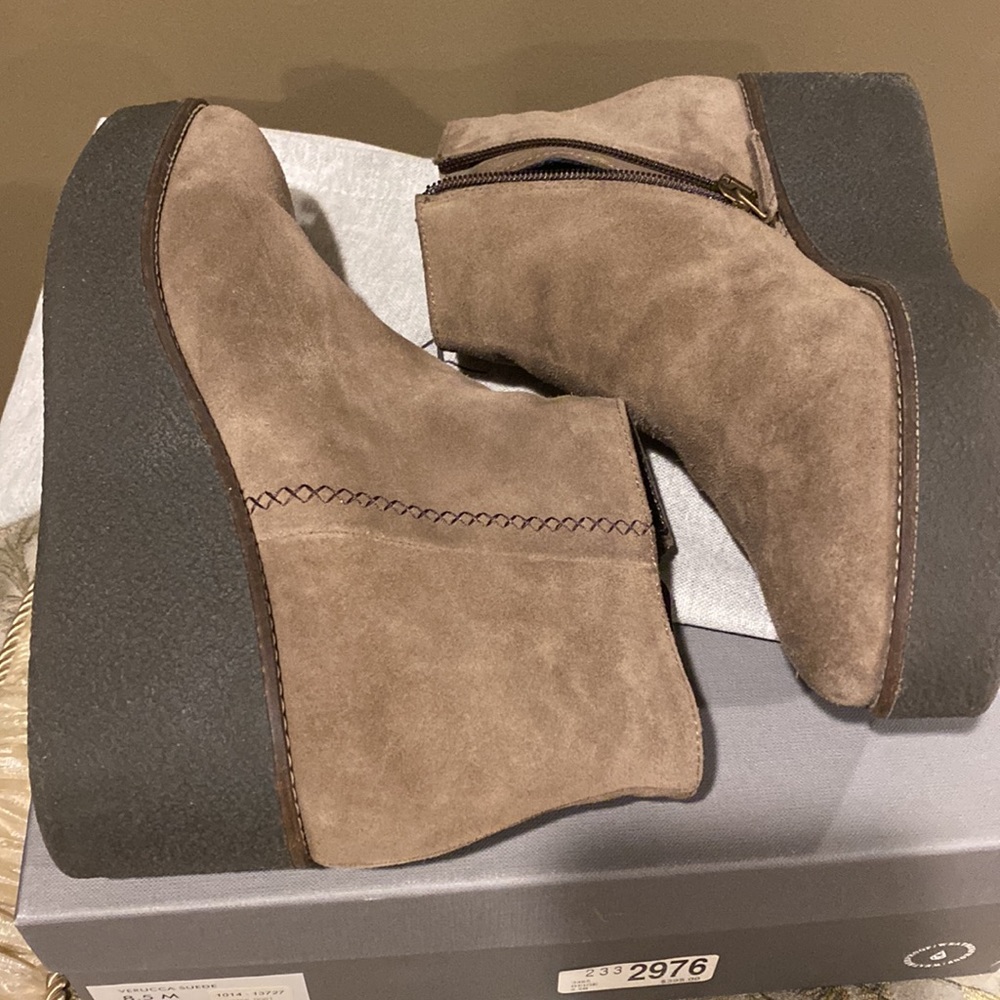 Aquatalia Vina Suede Wedge Platform Ankle Booties; 8.5 - Picture 6 of 8
